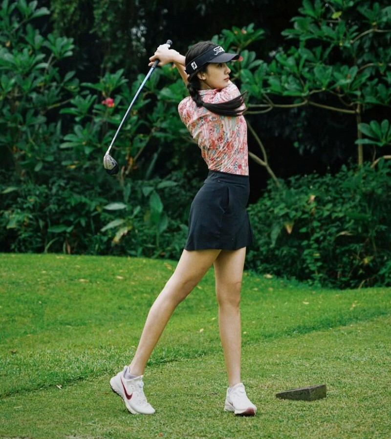 Anya Geraldine Tampil Seksi Saat Main Golf, Netizen Ngaku Terpana