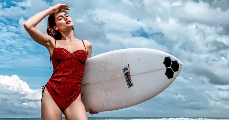 Unggah Foto Sedang Surfing, Paha Cinta Laura Jadi Sorotan